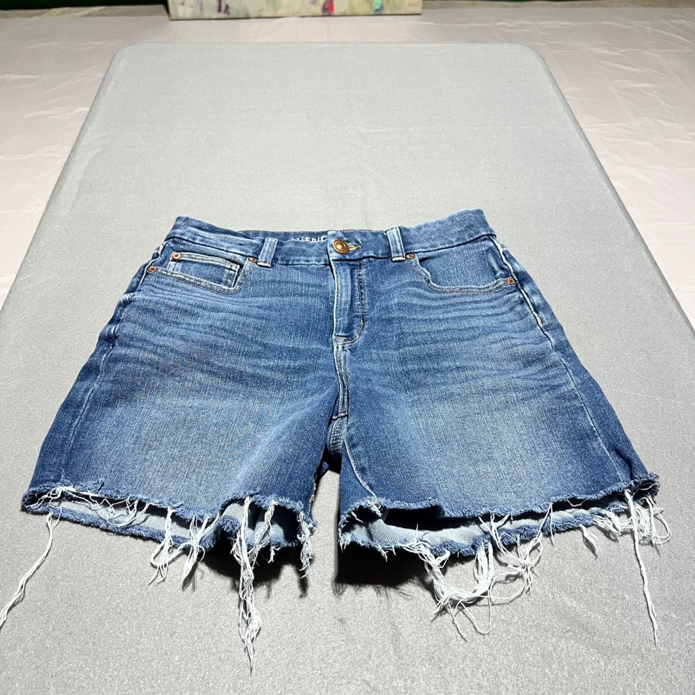 American Eagle Curvy Midi The Dream Short Medium Wash Raw Hem Denim Shorts 8 - Picture 14 of 15